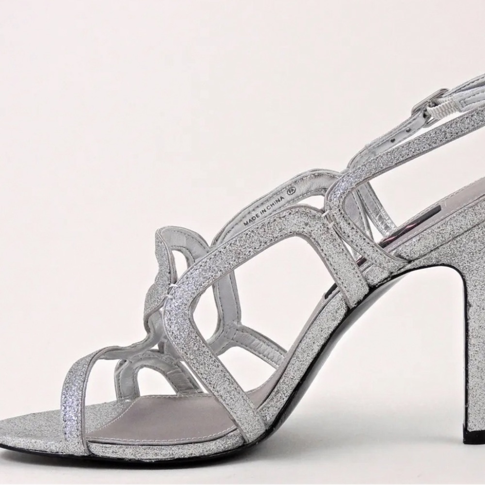 Nina-RAENI - YG
SILVER BABY GLI  Size 8 M